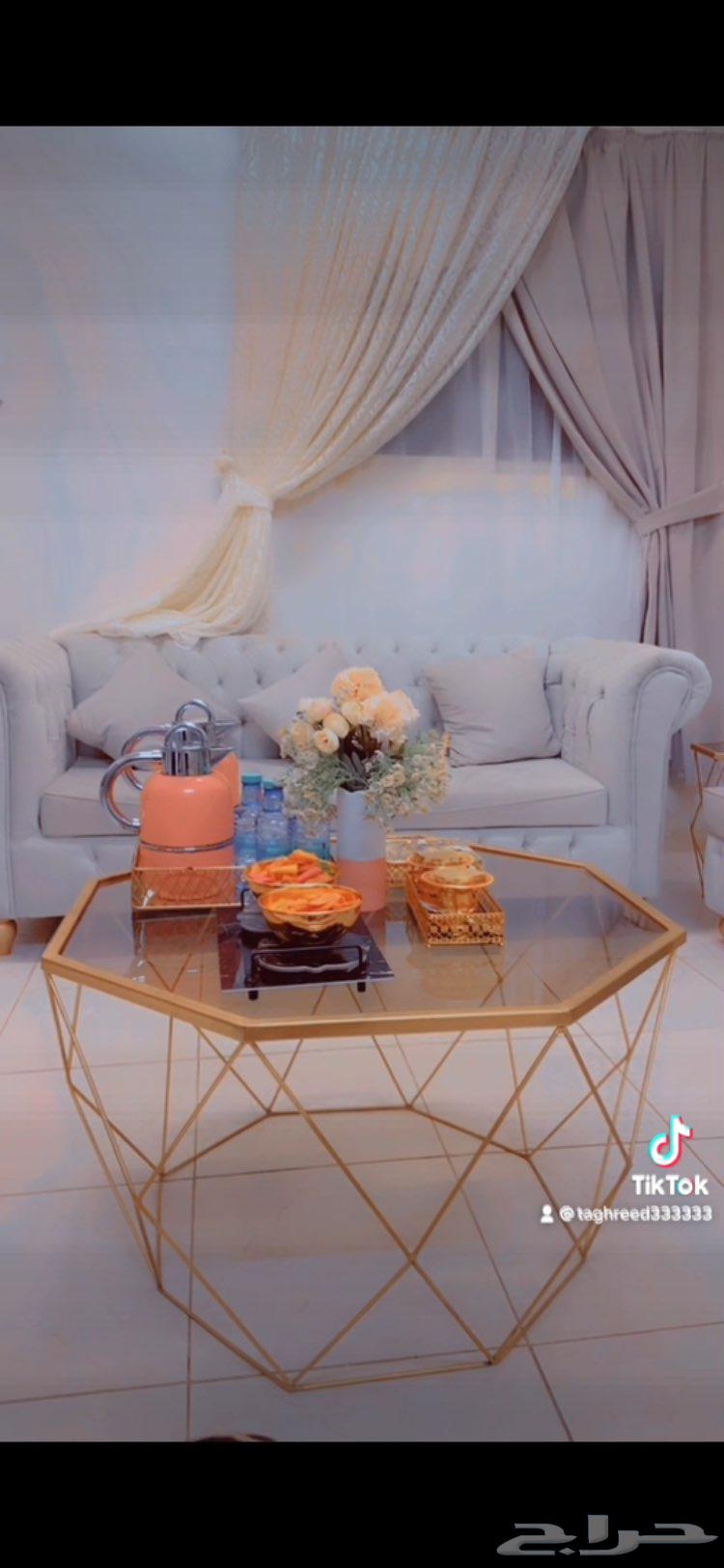 طاولة للبيع مع 3 خدمه64527319851009110