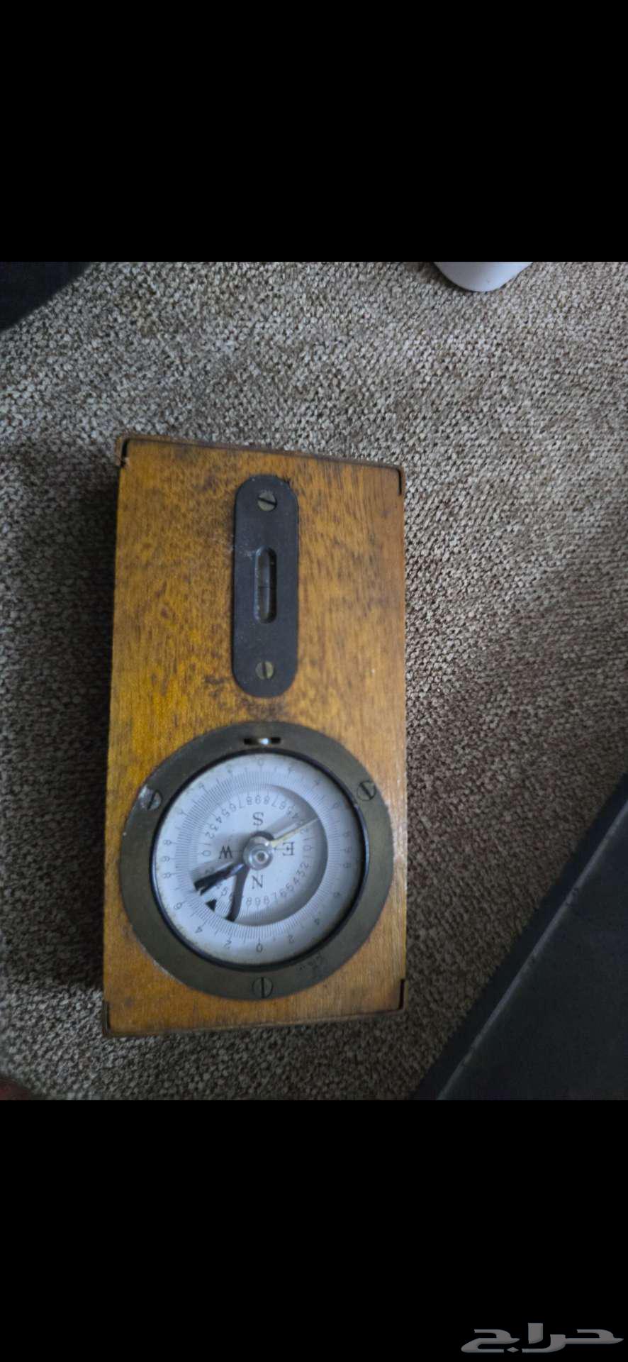 بوصله قديمه من الحرب العالميه الثانيه64516850932227111