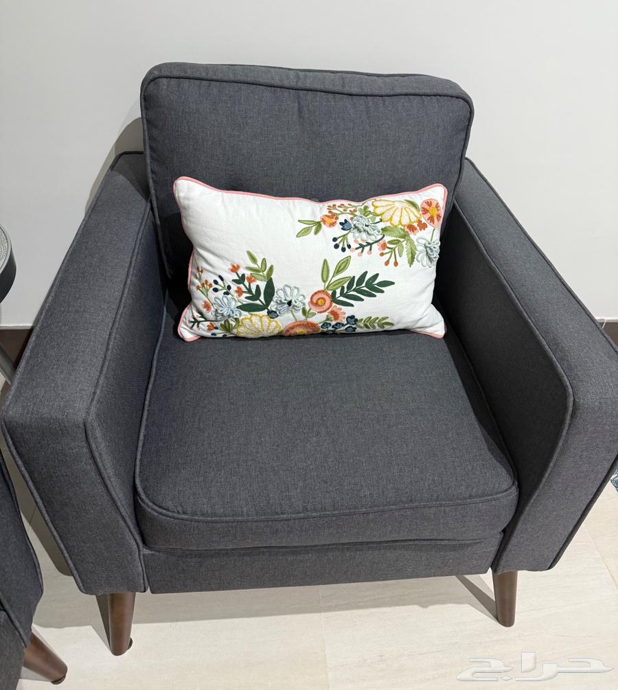 كنبتين للبيع من محل آشلي64525164419457112