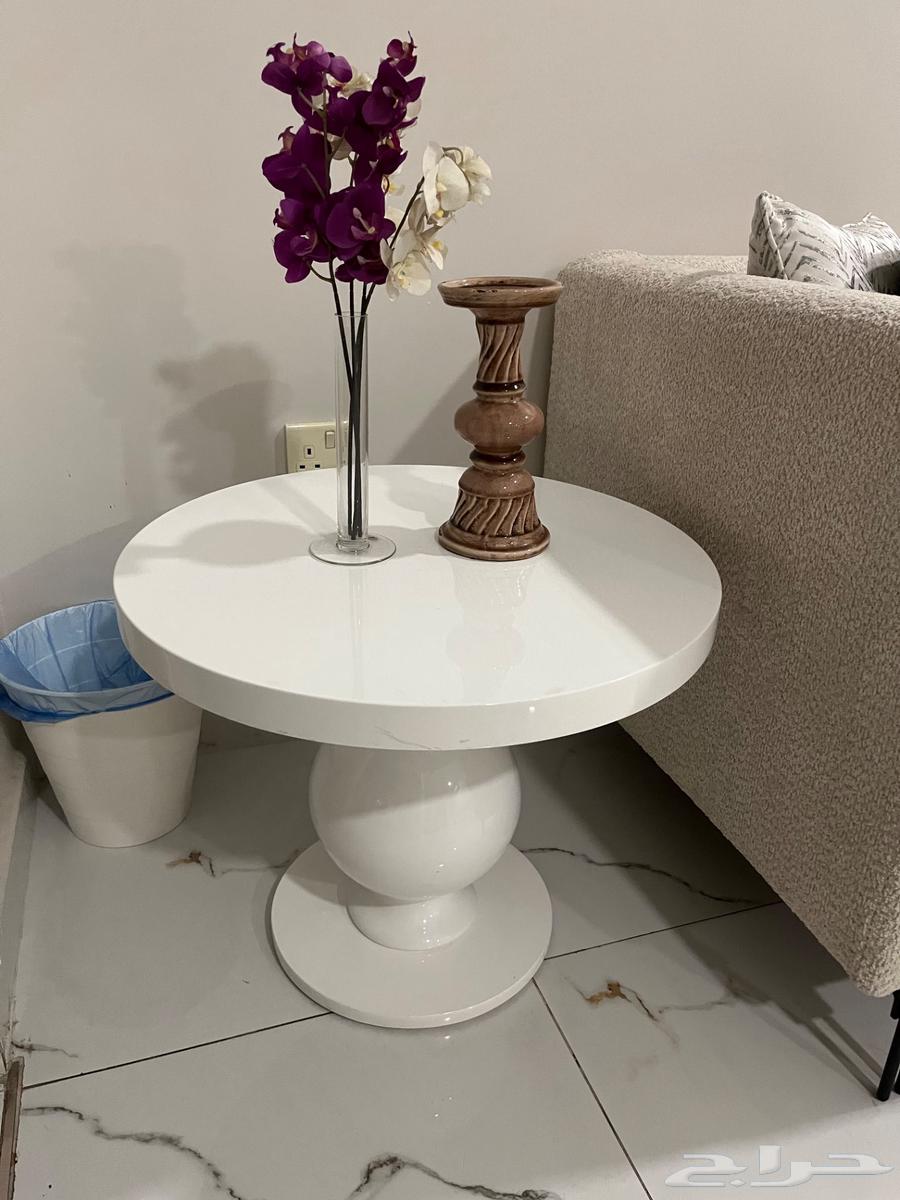 White side tables64528196266881110