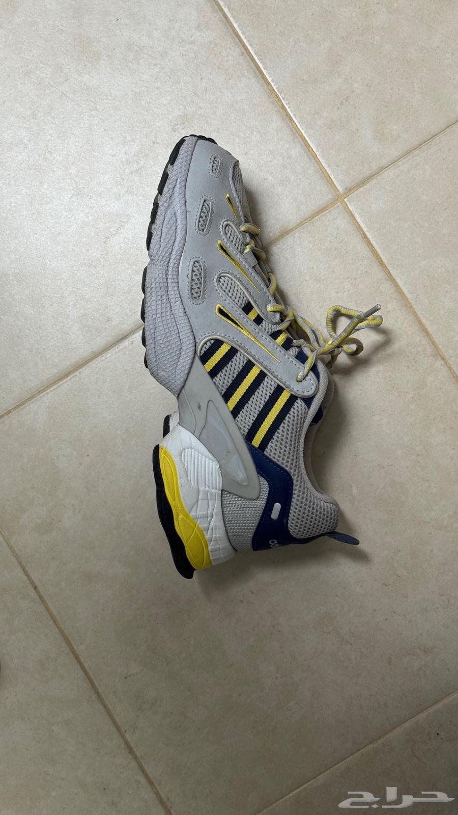 (شوز) جزمة اديداس الوان النصر ازرق واصفر مستعملة64525704663299111