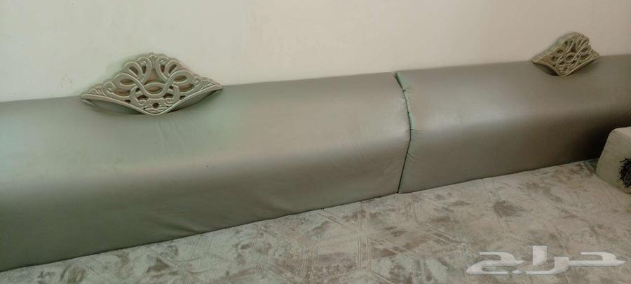 A council for sale and a table with four sofas64522245443458111