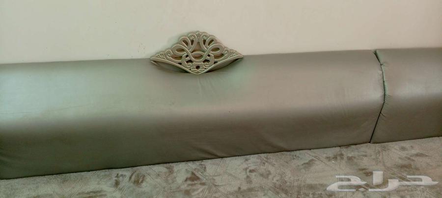 A council for sale and a table with four sofas64522245443458113