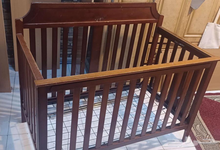 سرير خشب اطفال بحالة جيدة64525856519425111