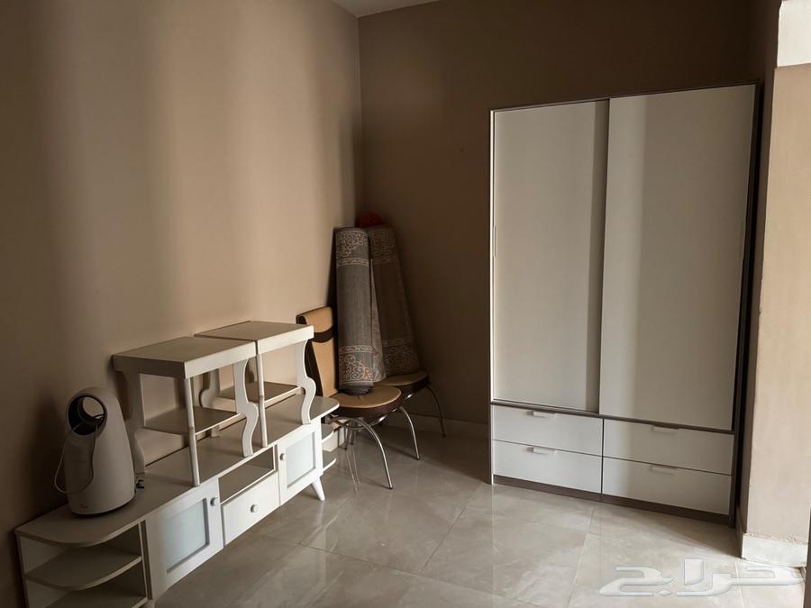 لدي مجموعة اثاث للبيع دولاب كنب مفرد64486150467971110