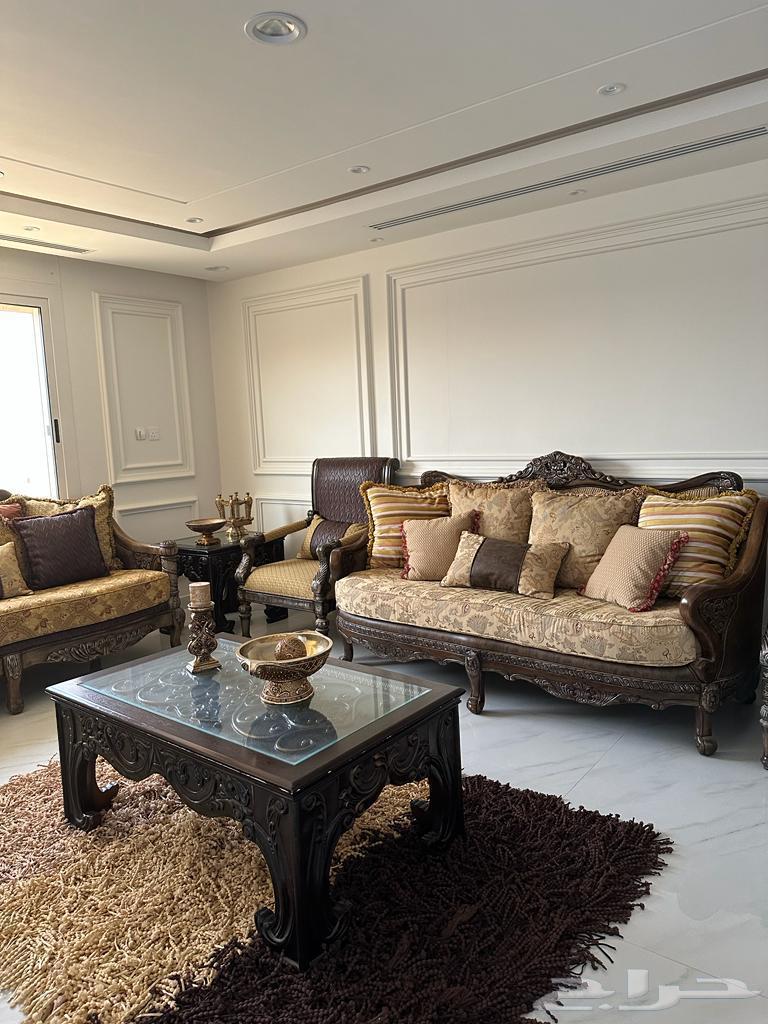 كنب بني للبيع بكامل الملحقات منها الطاولات64532240902019110