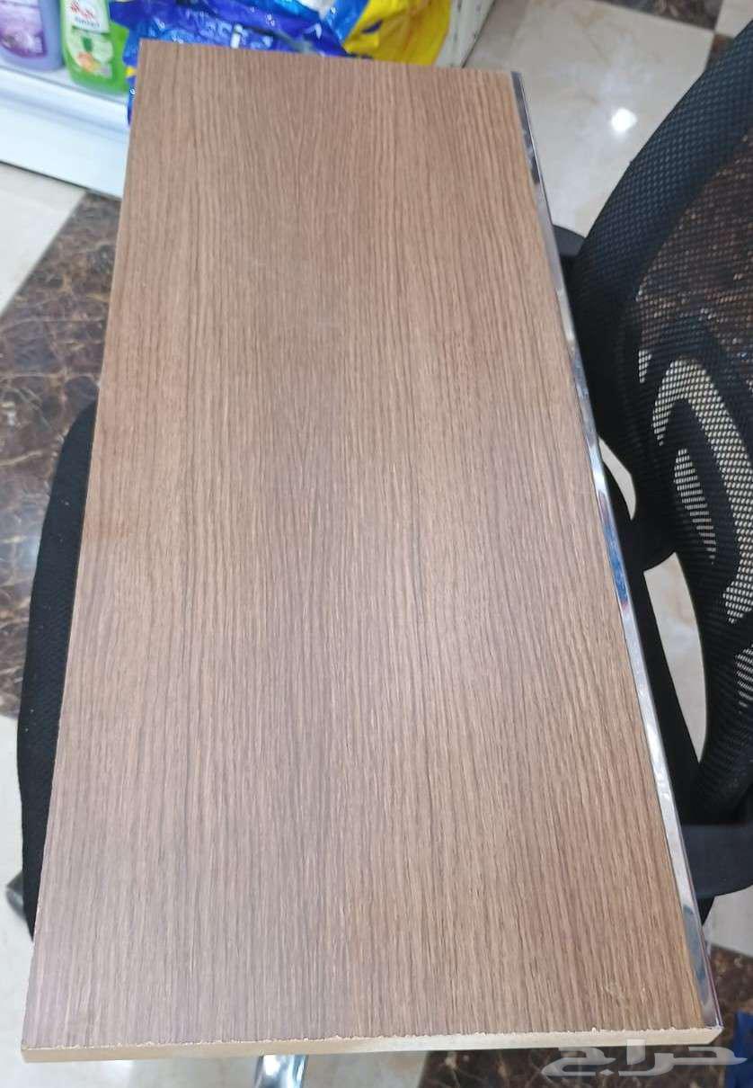 للبيع رفوف خشب بحالة جيدة جدا- طول1 متر- عرض 30سم64512065043331111