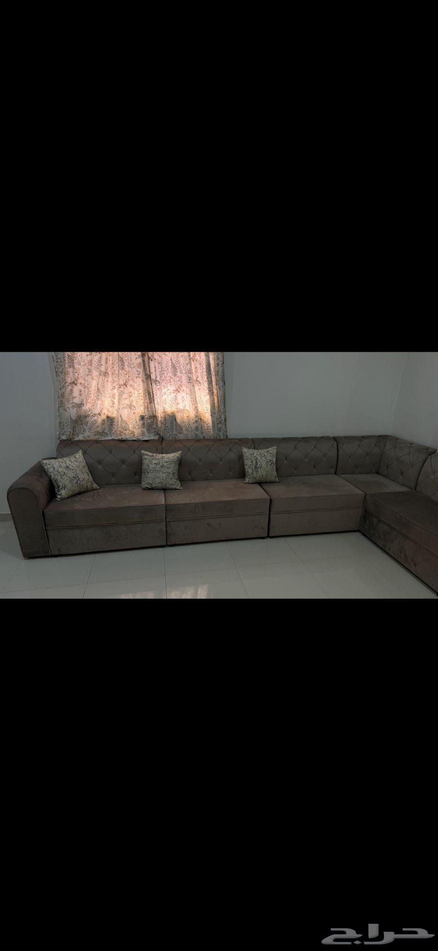 Sofa and curtains64532043003394111