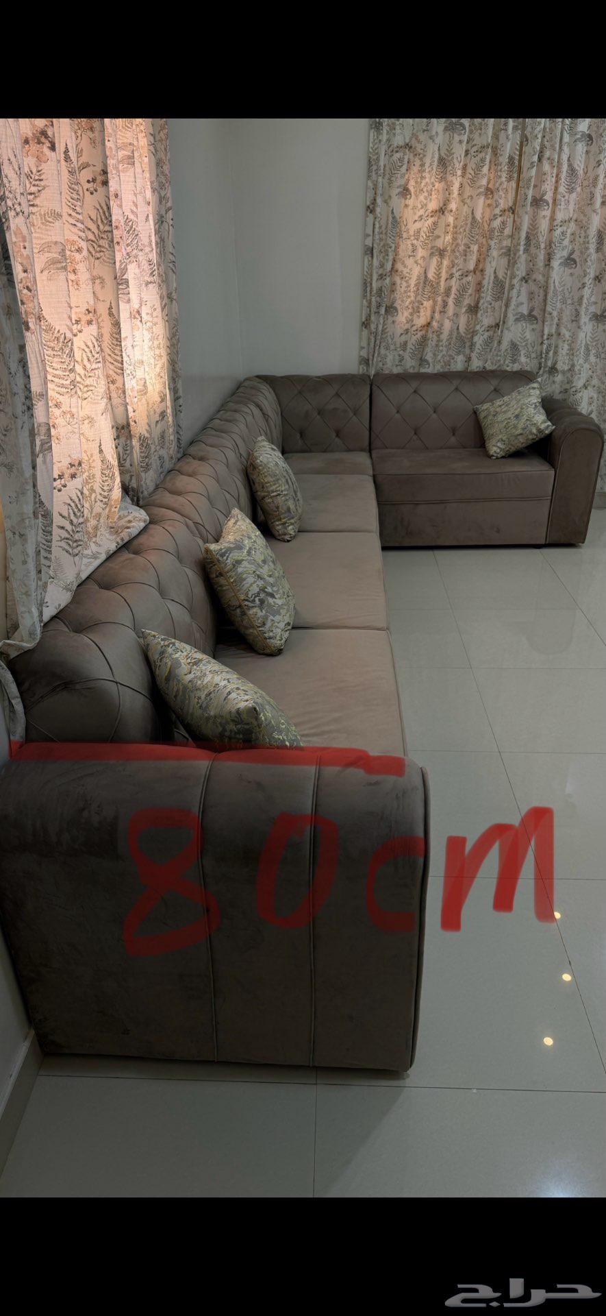 Sofa and curtains64532043003394114