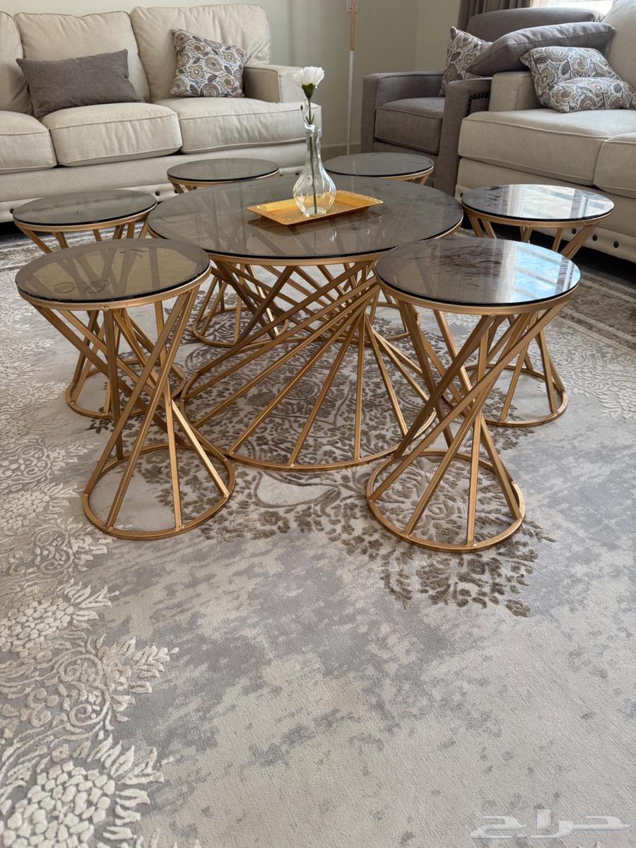 طاوله كبيره مع 6 طاولات خدمه64530233800707110