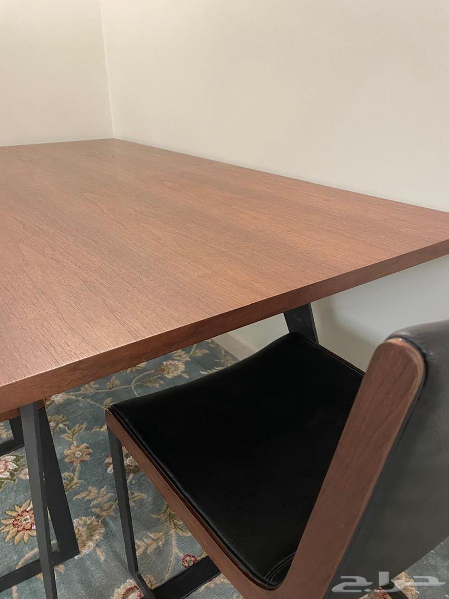 طاولة طعام شبه جديدة مكونه من 10 كراسي64532846707457114