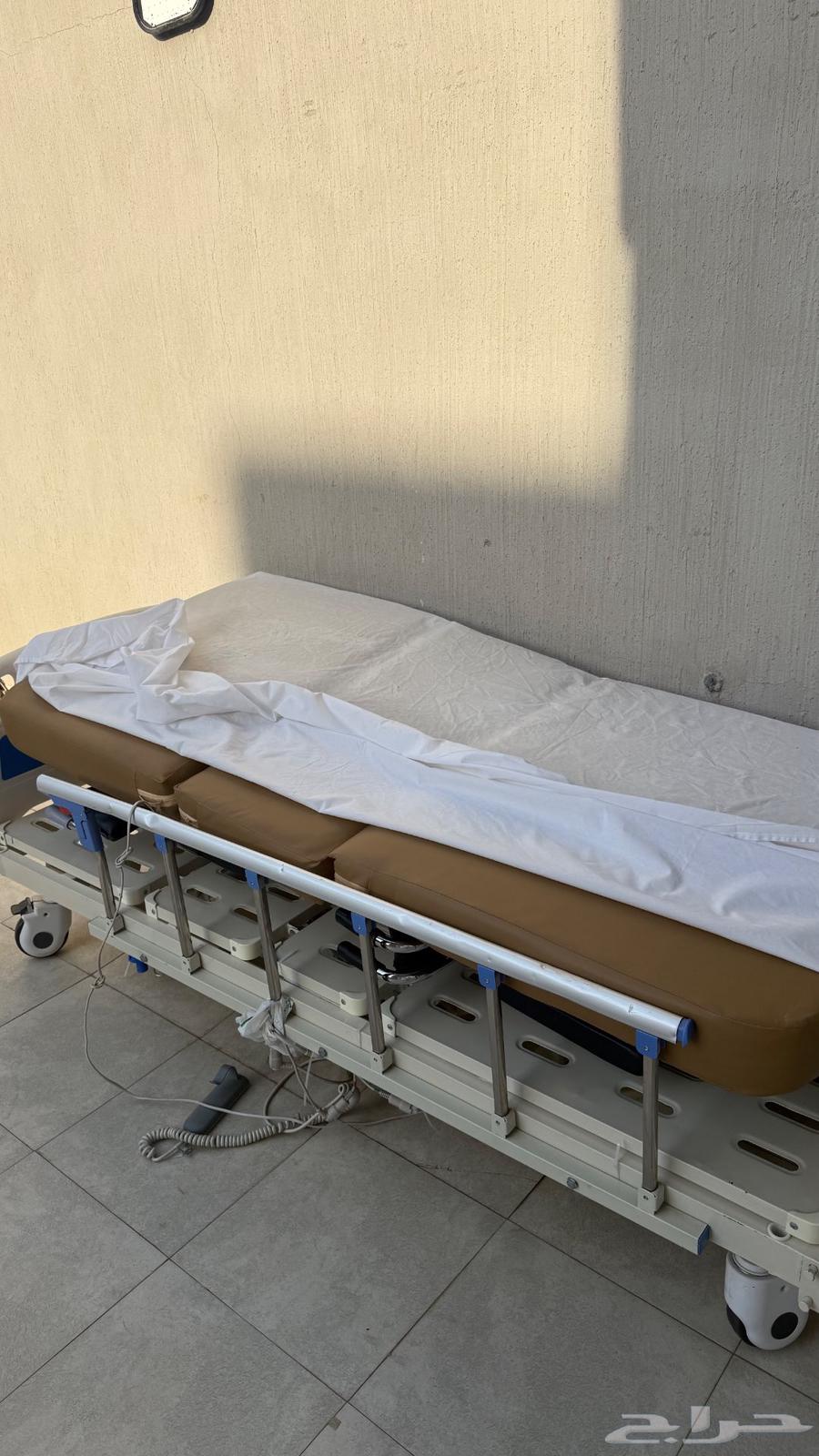 سرير كهربائي طبي جديد ونظيف64529193404675111