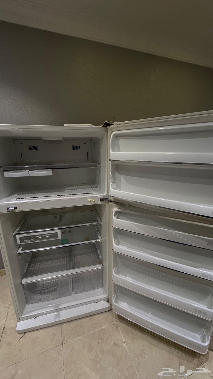 ثلاجتين وفريزر للبيع بسعر مناسب جدا64532452192001111