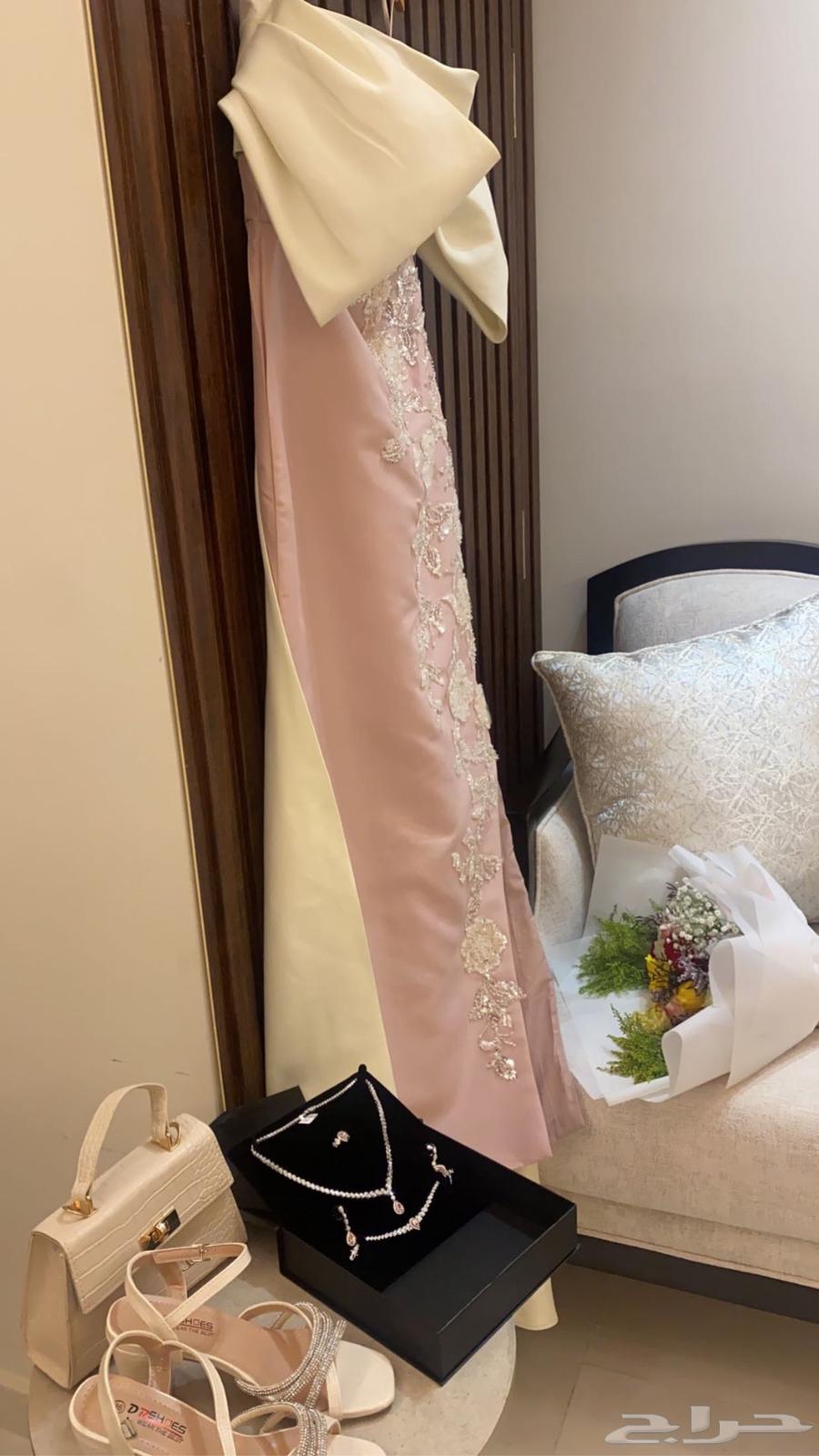 فستان المصممة منو السبيعي64533061718401111