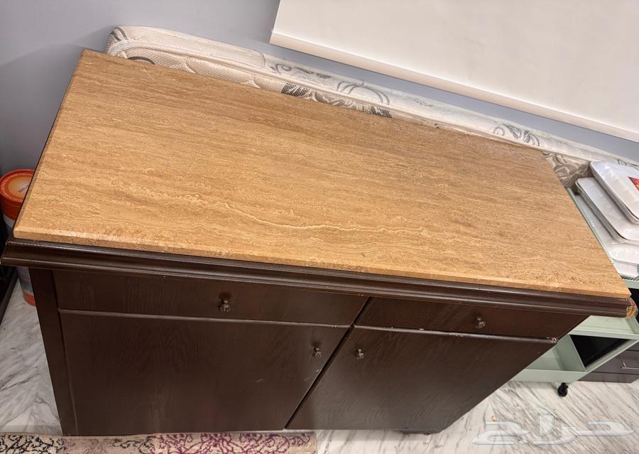 طاولة خشب مع سطح رخامي للبيع64536529621379111