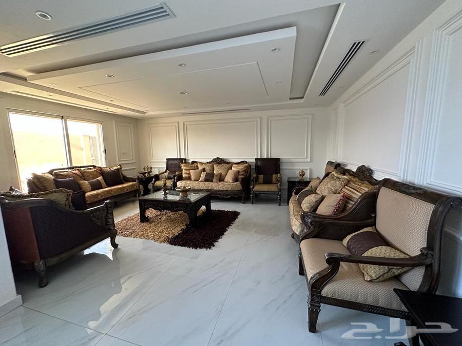 كنب بني للبيع بكامل الملحقات منها الطاولات64532240902019114