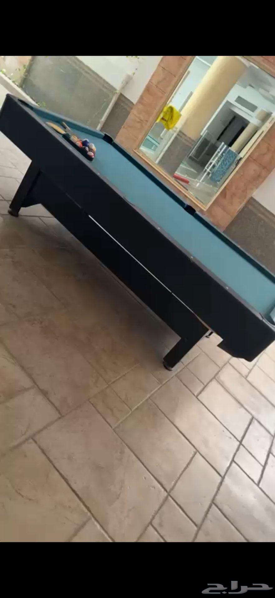 Billiard table with balls and ping pong table with two rackets64542217985410110