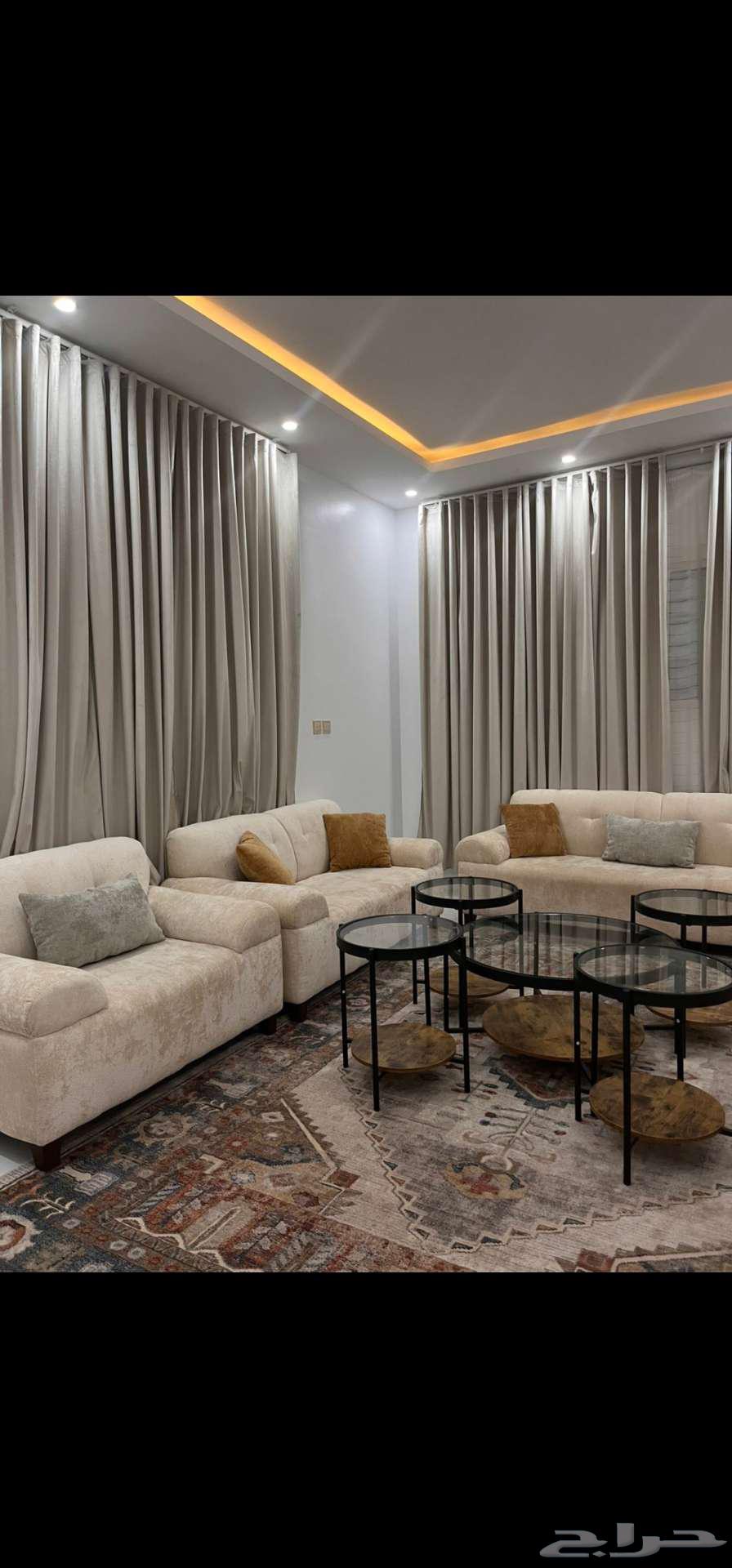 New sofa with luxurious tables64544438721026112