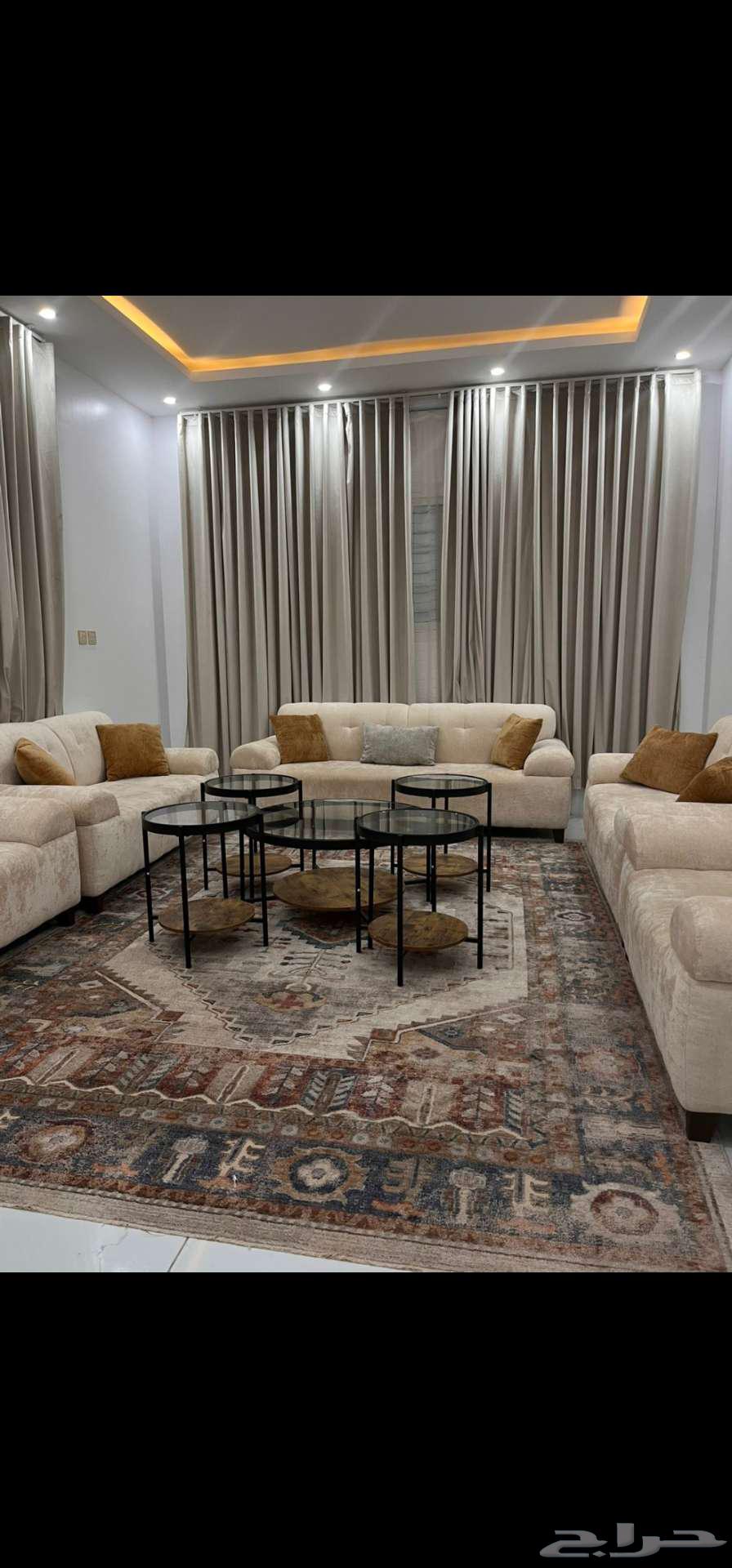 New sofa with luxurious tables64544438721026110