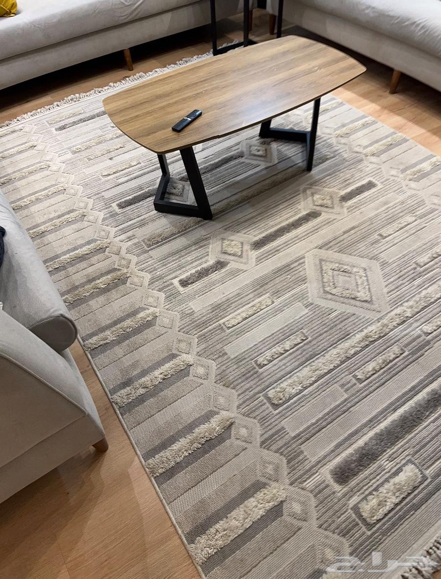 كنب ثلاث قطع للبيع مع الطاولات والسجادة64540964446465114