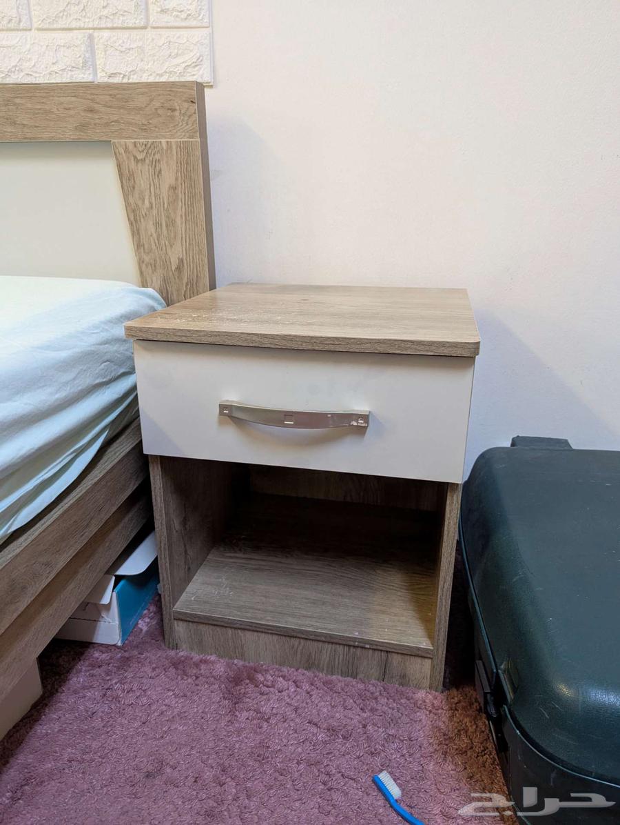 Queen sized bed  dressing table and bedside tables64537881960067111