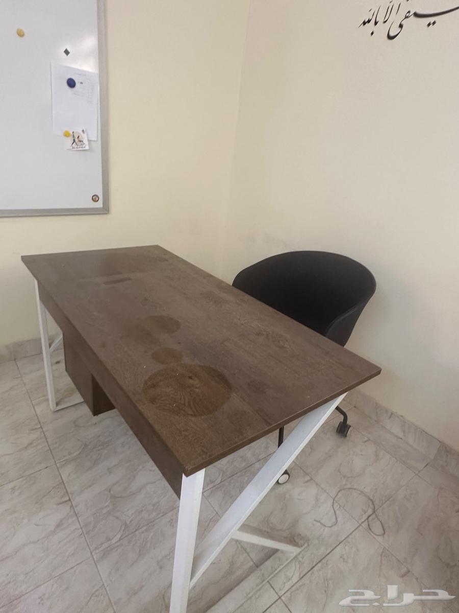 متوفر لدي مكتب و ادراج شبة جديدة64536446153859111