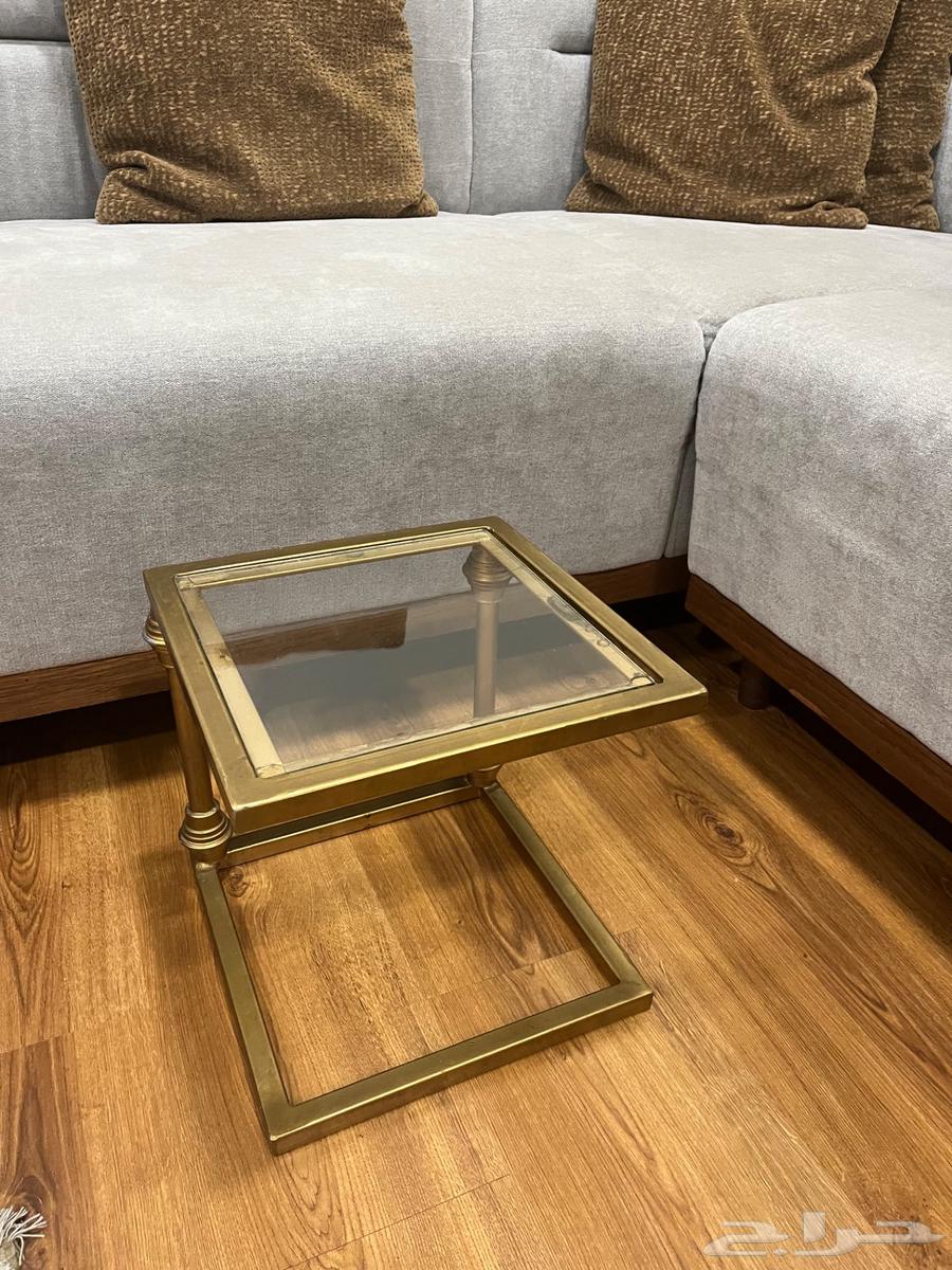 Floor serving tables64537017061635110