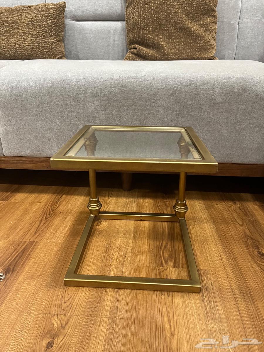 Floor serving tables64537017061635111