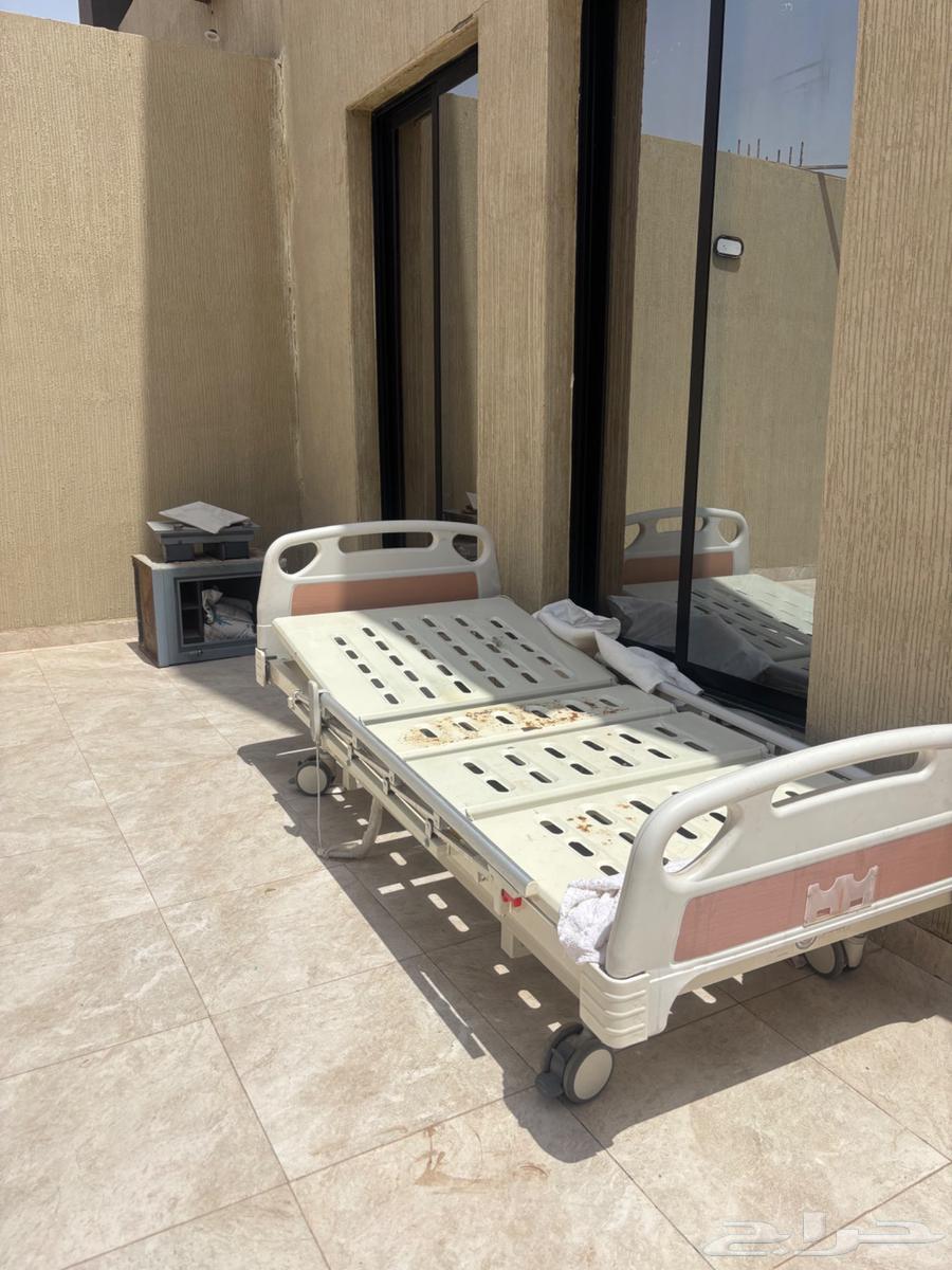 سرير مستشفيات كهربائي لكبار السن للبيع -64539556859778110