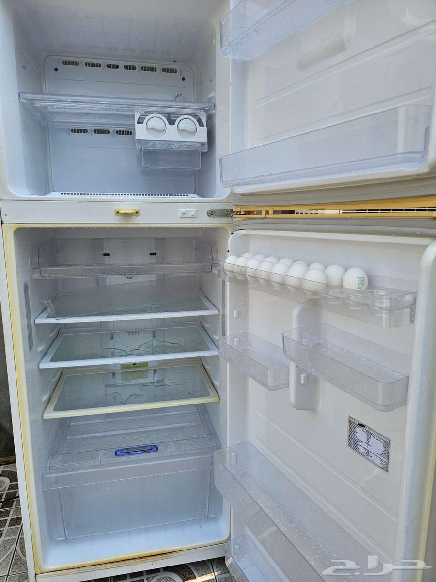 Broken refrigerator for sale Samsung. Needs maintenance, not working 100 SAR64540524122499112