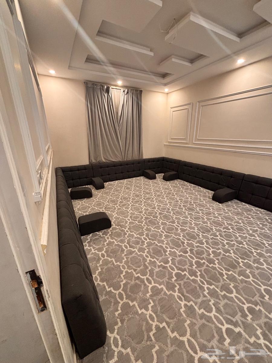 Clean floor cushions64541122502146110