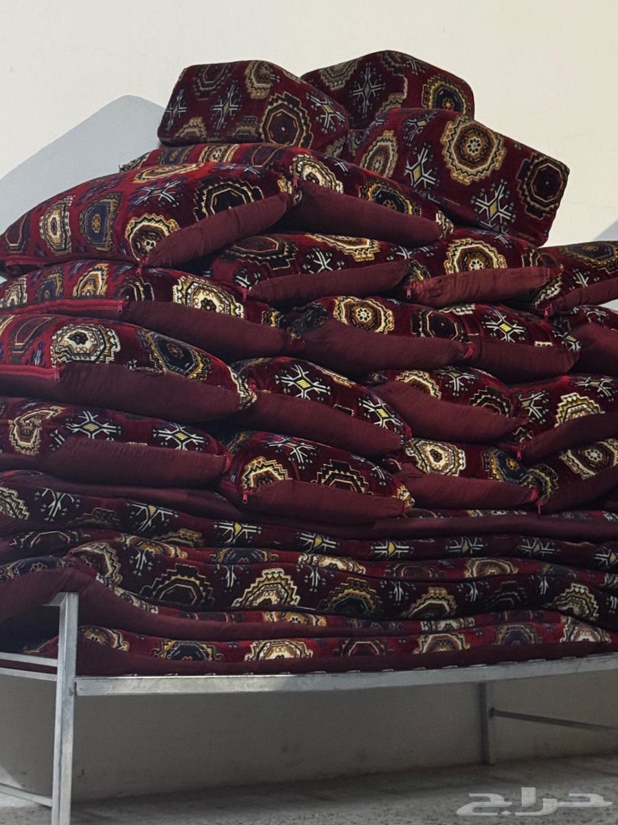 Floor seating64541764591489110