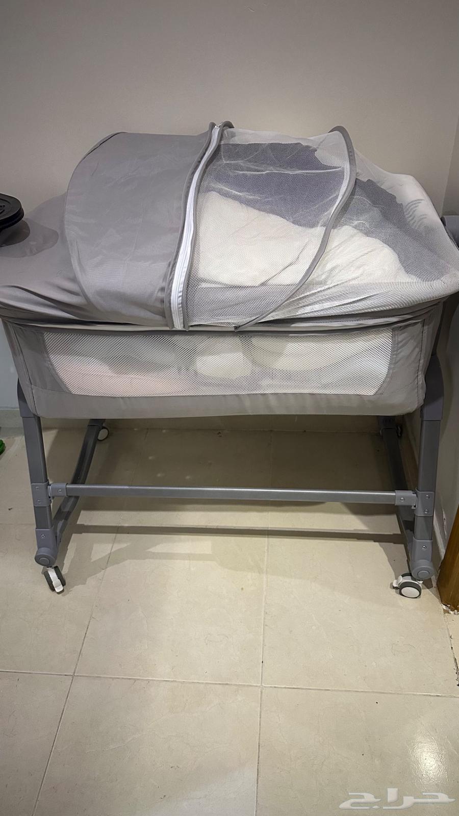 New baby bed with mattress, netting, and cradle64537310069761111