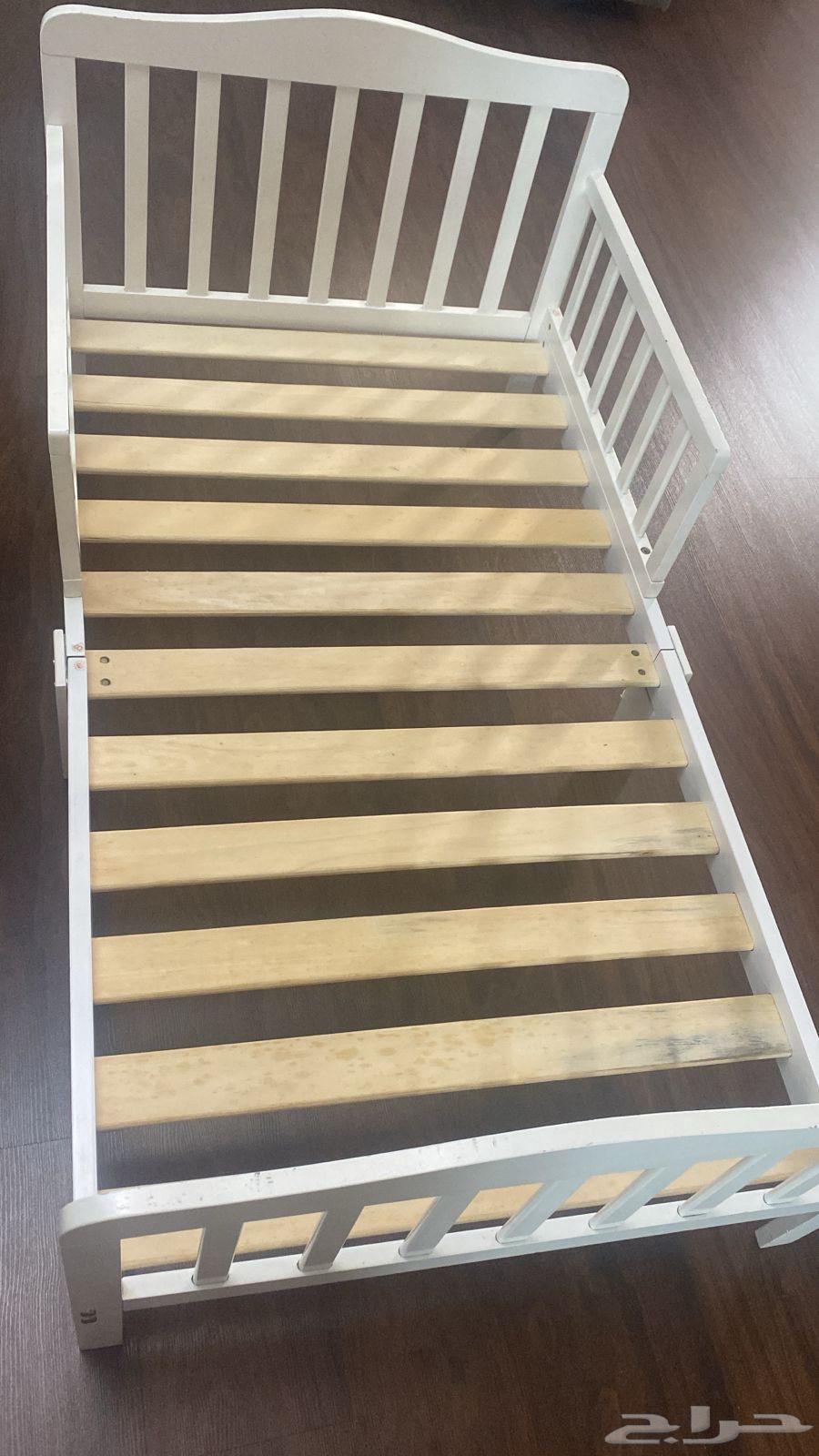 سرير اطفال بحالة ممتازه للبيع64539443504001110