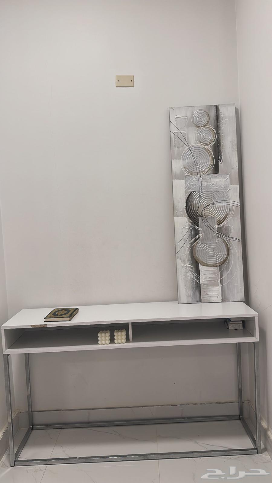 طاولة مدخل مع لوحه64539570946563110