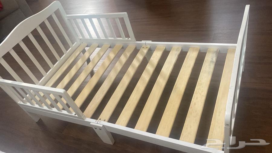 سرير اطفال بحالة ممتازه للبيع64539443504001113