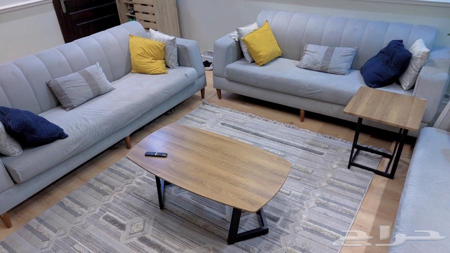 كنب ثلاث قطع للبيع مع الطاولات والسجادة64540964446465111