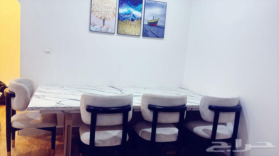 Luxurious dining table suitable for large rooms64541236358529110