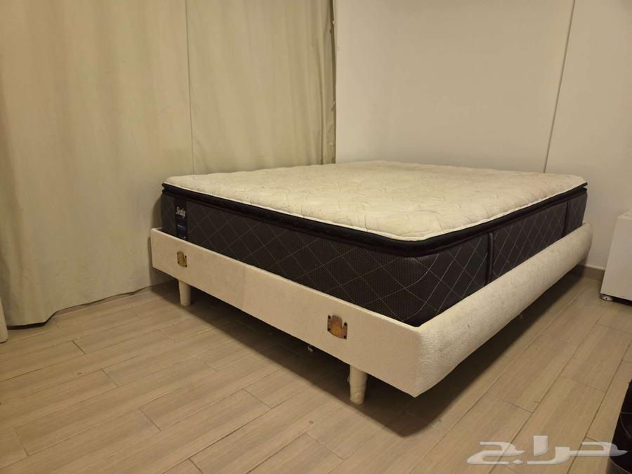 Two beds - two boxes .. and a bed64543817980931110