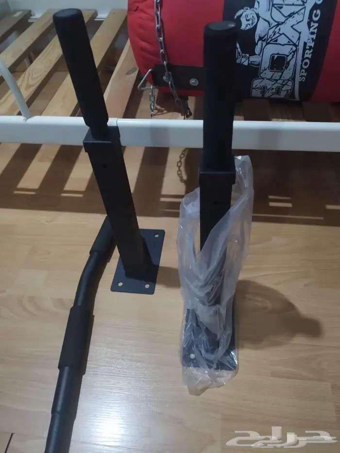 Tables, dressers with drawers and other items64546553771395114