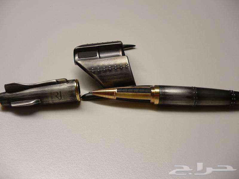 قلم مصنوع من مواد سفينة فضاء على السوم64582438828035110