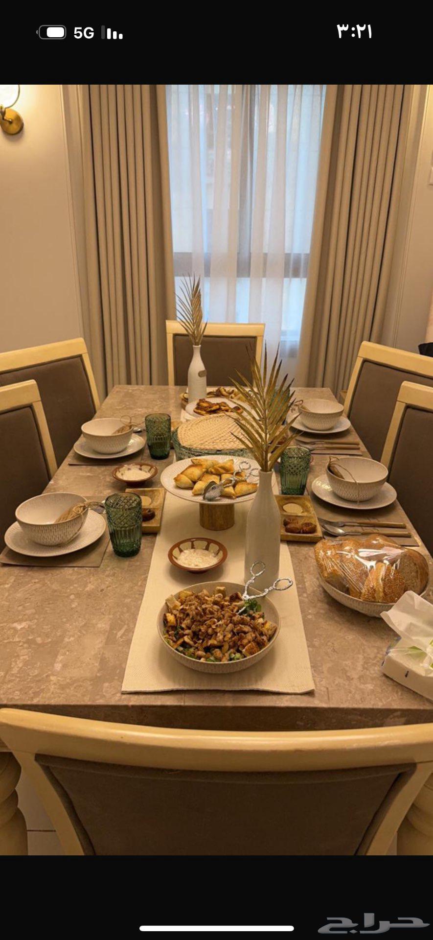 طاولة طعام 6 اشخاص مع دولابها للبيع64548309181313110