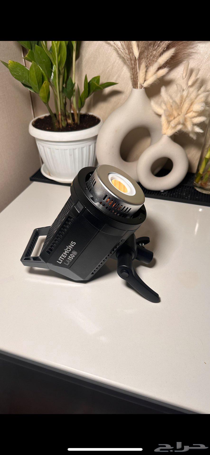 Nikon 3100 camera with lighting setup that speaks for itself64552320429698112