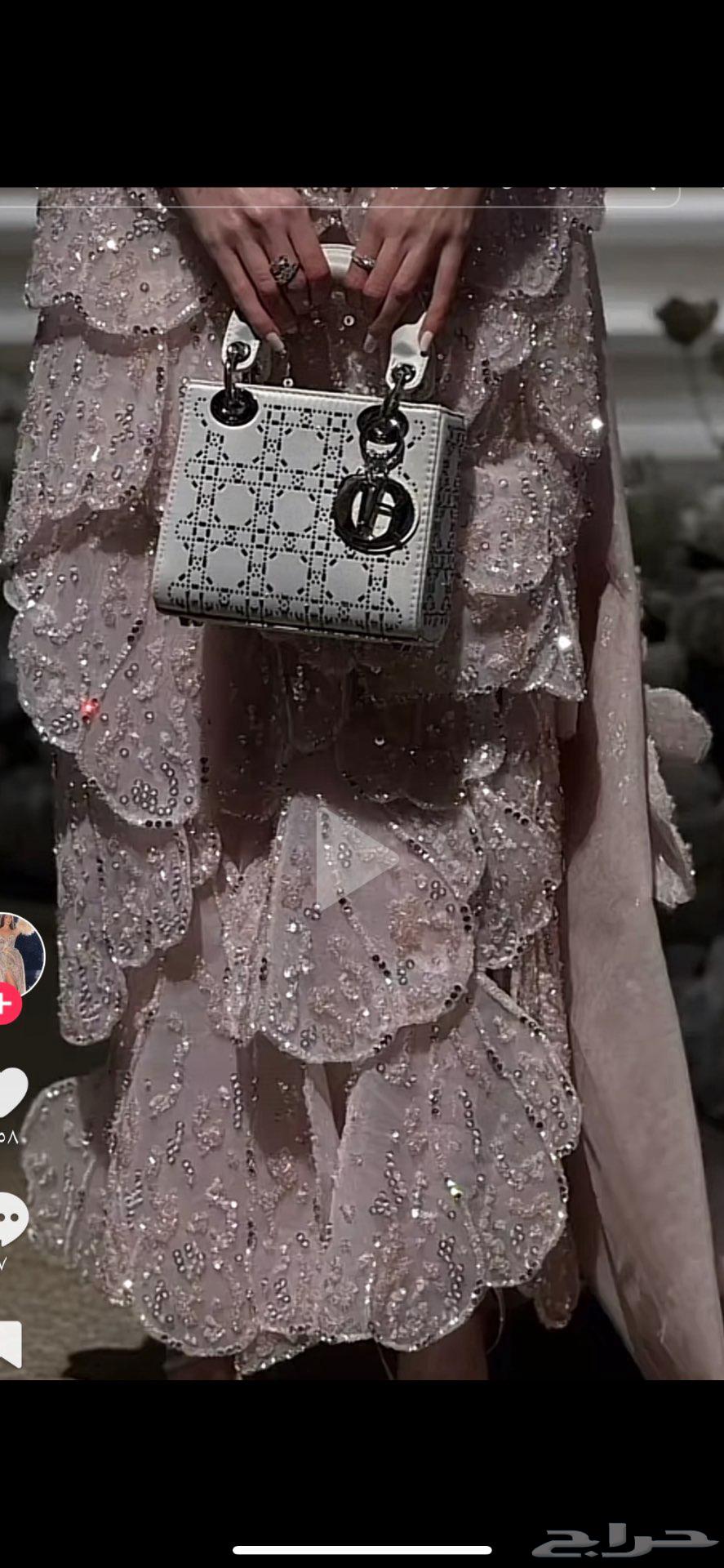 فستان للبيع من المصممه نوره البقمي64546190773378111