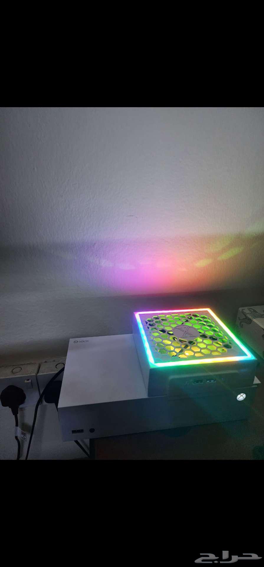 Xbox Series S in very excellent condition with strong RGB fan and controller64532409858819111