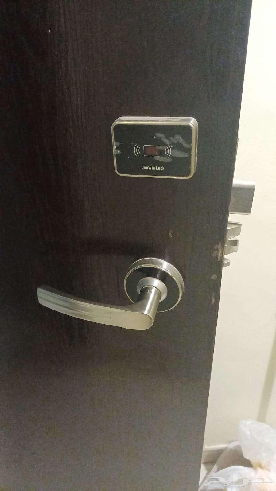 متاح اغراض فندقيه عدد 700 سرير حالتها جيده واغراض آخري64549528444418112