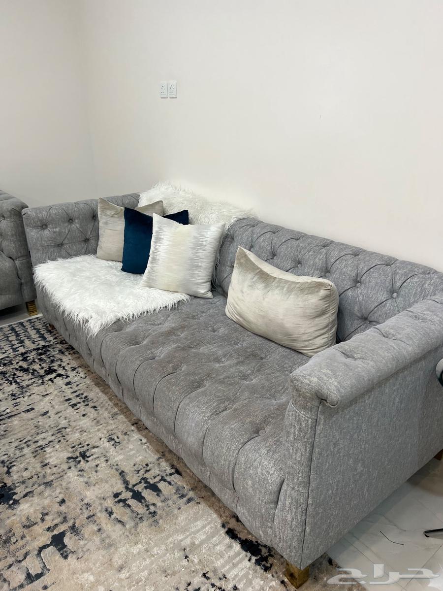 Sofas and tables64547124284546112