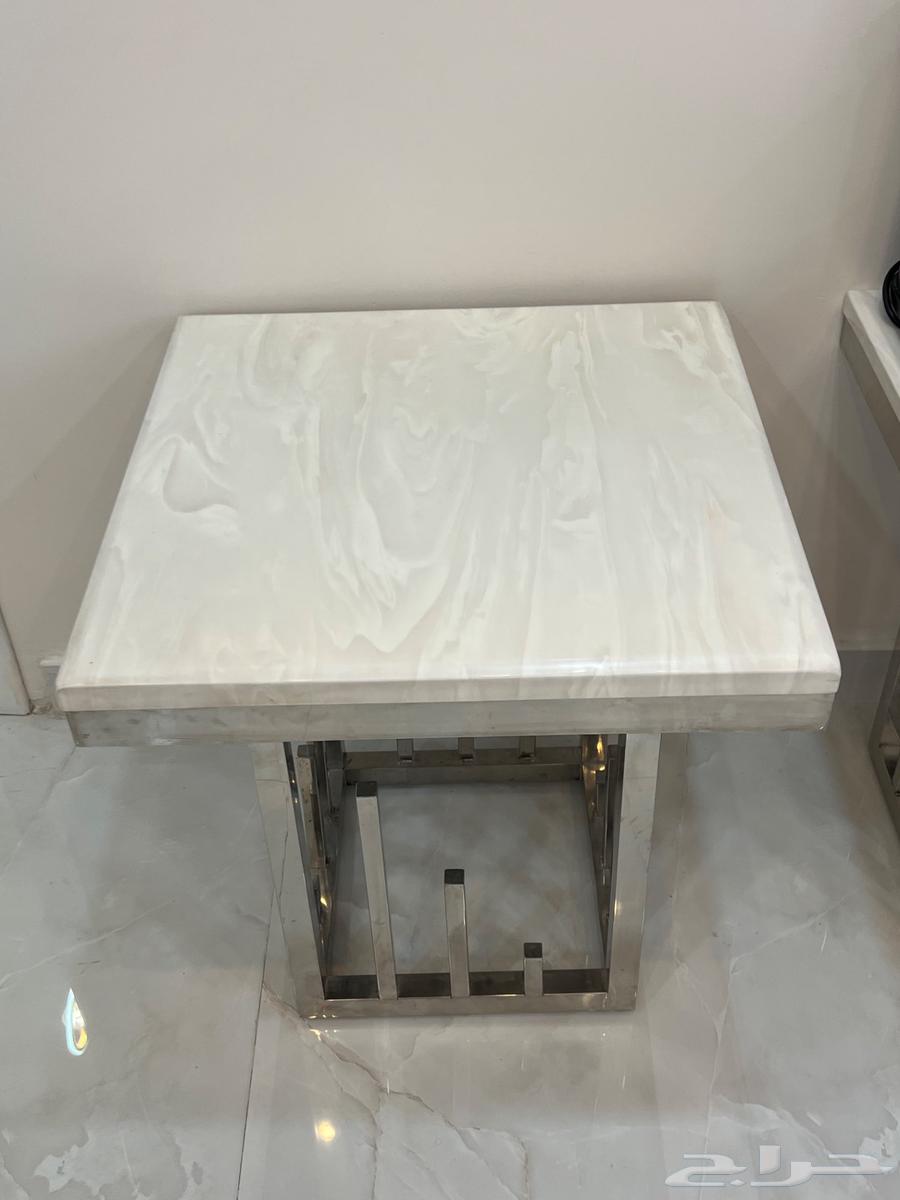 Sofas and tables64547124284546113