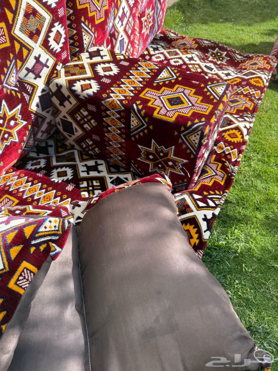 جلسة ارضية مكونة من قطعتين64548252530818111