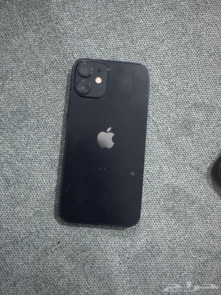 iPhone 1264551362784642112